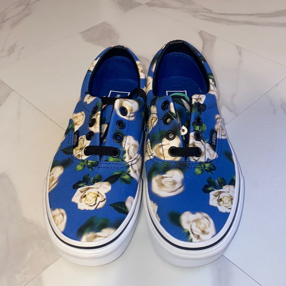 Vans White Roses Print Low Top Lace Up Blue Skate Sneakers